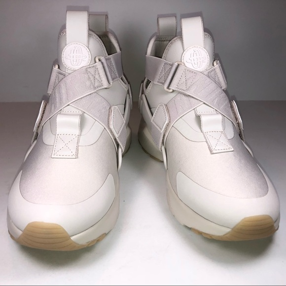 Nike Air Huarache City Desert Sand Running Shoes - Picture 5 of 8